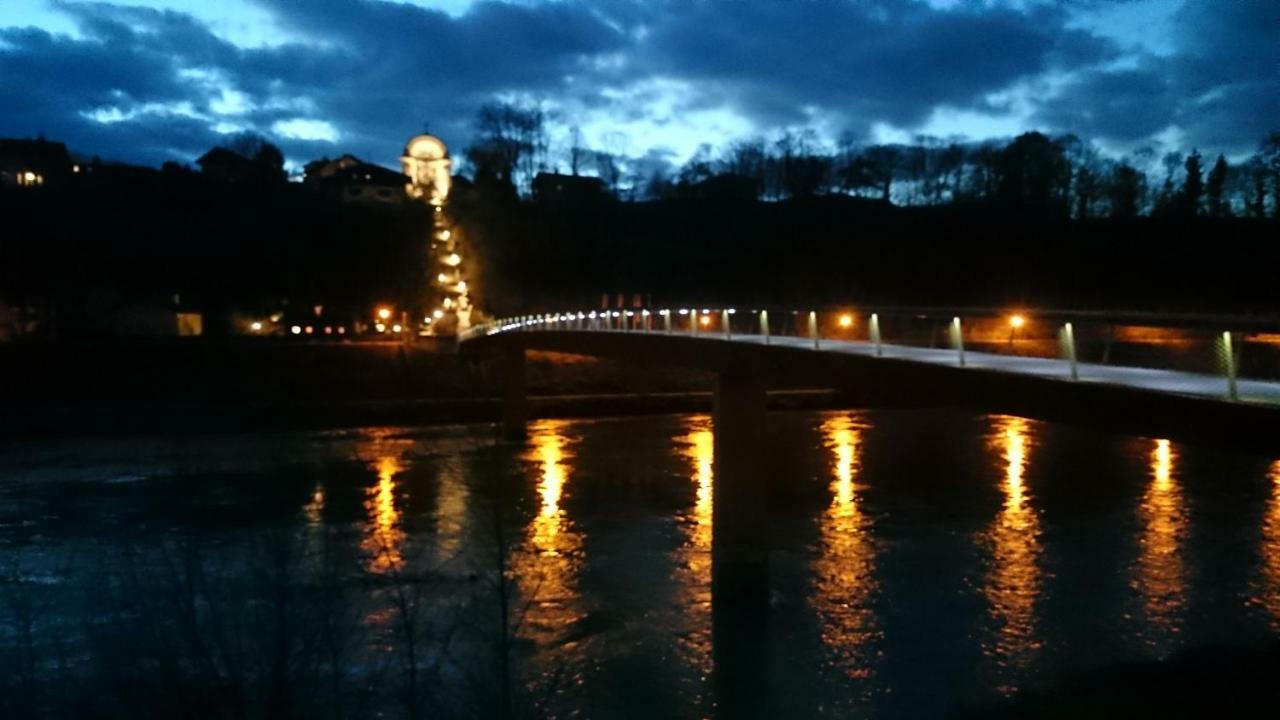 Ferienwohnung An Der Idyllischen Salzachschleife Naehe Salzburg Laufen Exterior photo