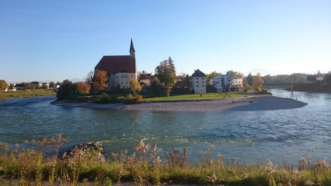 Ferienwohnung An Der Idyllischen Salzachschleife Naehe Salzburg Laufen Exterior photo